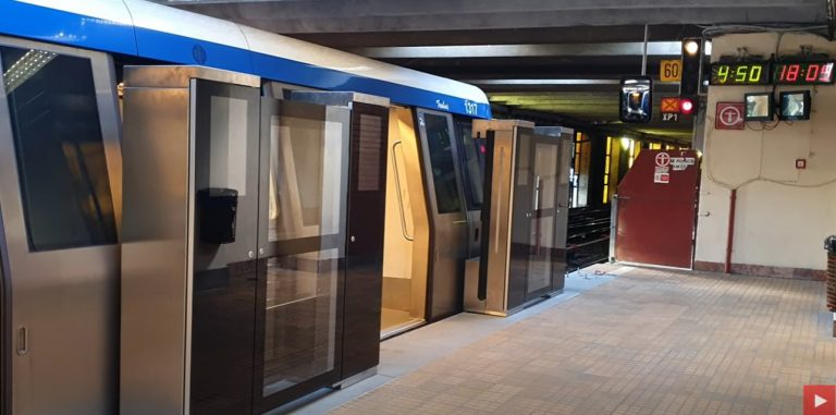 Panouri de protecție din sticlă instalate de Metrorex pe peroanele stațiilor de metrou