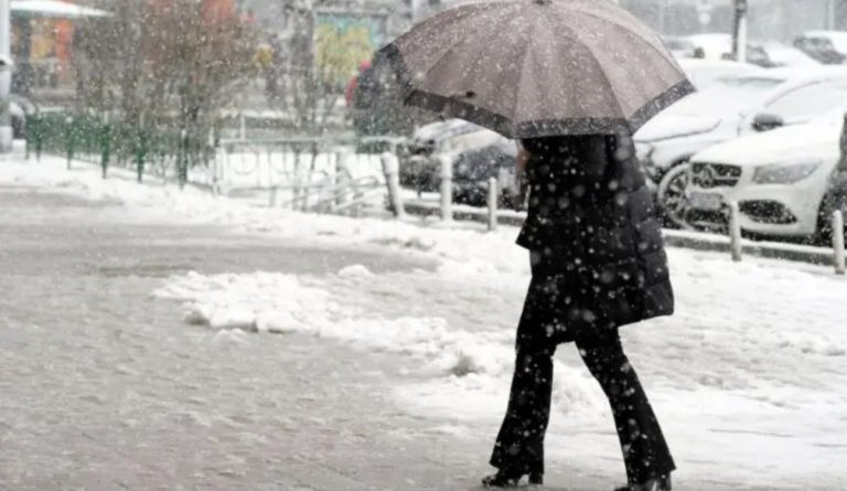 Vreme rece în București cu ploaie, nori și temperaturi scăzute de primăvară