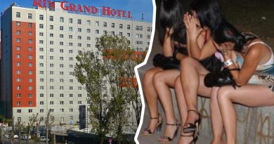 Fotografia surprinde aspectul modern al clădirii, oferind un contrast puternic cu problemele sociale semnalate de locatari și autorități.