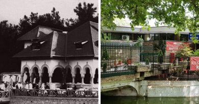 Imagine veche alb-negru cu restaurantul Monte Carlo din Parcul Cișmigiu, înconjurat de natură, într-o atmosferă elegantă, specifică Bucureștiului interbelic.