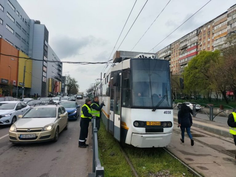 În dimineața zilei de luni, linia de tramvai 41 a fost complet blocată în zona Drumul Taberei, pe direcția către Piața Presei Libere, din cauza unei defecțiuni tehnice la unul dintre tramvaie. Incidentul a avut loc în stația Drumul Taberei – Strada Brașov, începând cu ora 08:35. Potrivit lui Constantin Tobescu, reprezentant al Societății de Transport București (STB), echipele de intervenție s-au deplasat imediat la fața locului pentru remedierea problemei. În paralel, pentru a asigura transportul călătorilor afectați, STB a introdus linia navetă de autobuze 641, care acoperă traseul afectat.