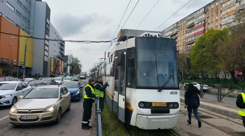 În dimineața zilei de luni, linia de tramvai 41 a fost complet blocată în zona Drumul Taberei, pe direcția către Piața Presei Libere, din cauza unei defecțiuni tehnice la unul dintre tramvaie. Incidentul a avut loc în stația Drumul Taberei – Strada Brașov, începând cu ora 08:35. Potrivit lui Constantin Tobescu, reprezentant al Societății de Transport București (STB), echipele de intervenție s-au deplasat imediat la fața locului pentru remedierea problemei. În paralel, pentru a asigura transportul călătorilor afectați, STB a introdus linia navetă de autobuze 641, care acoperă traseul afectat.