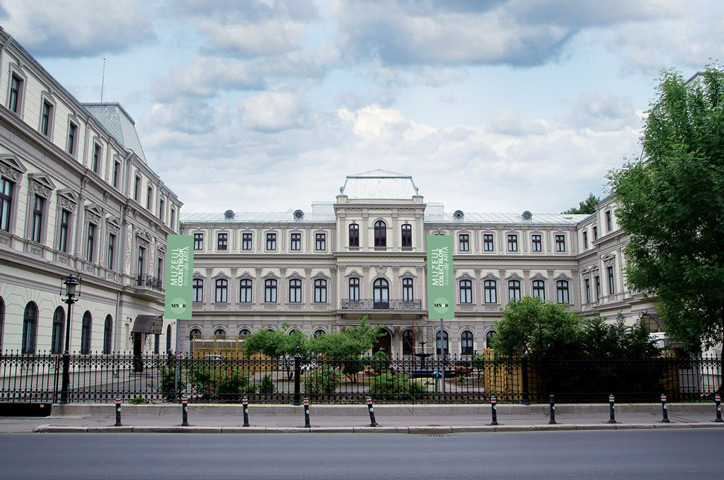 Intrarea in Muzeul Național de Artă al României