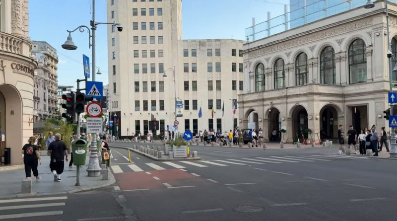 Panorama cu Palatul telefoanelor pe Calea Victoriei