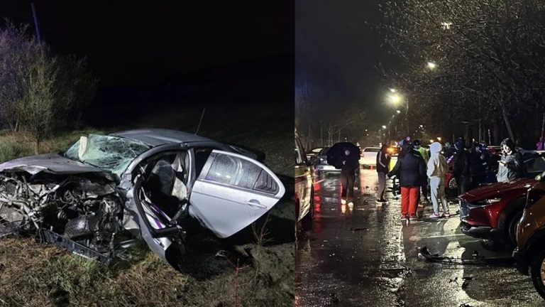 Accident rutier grav noaptea pe carosabil umed cu mașini avariate și persoane la fața locului
