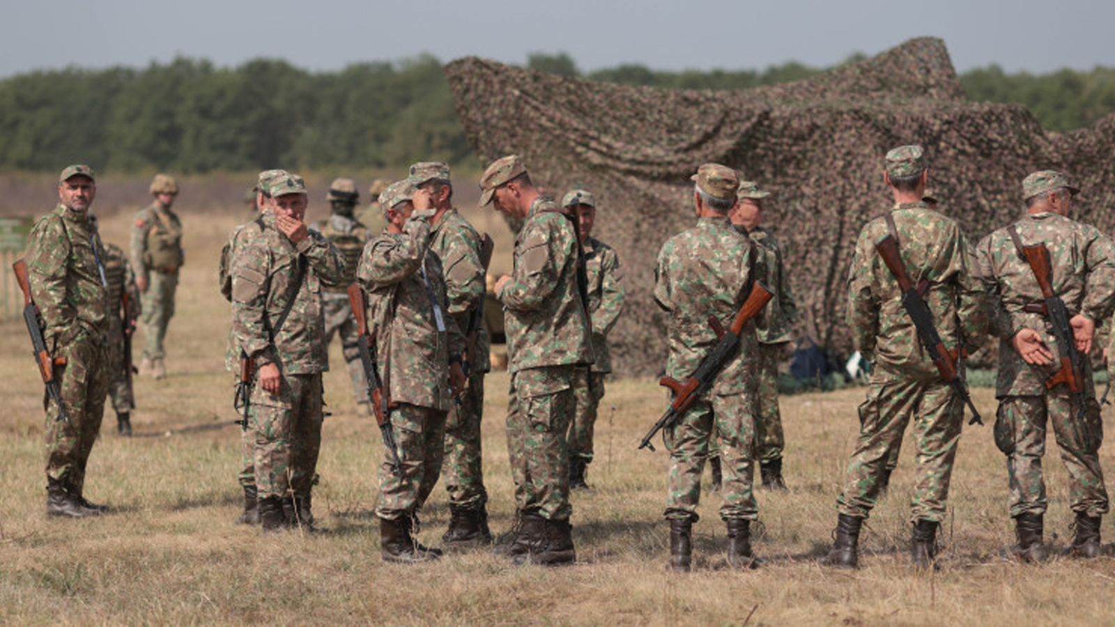 Rezerviști ai Armatei Române participanți la un exercițiu militar de mobilizare